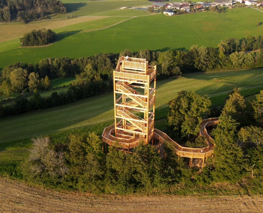 Der innovative neue Aussichtsturm am Burgstall in Kirchberg ob der Donau - Donau am Berg